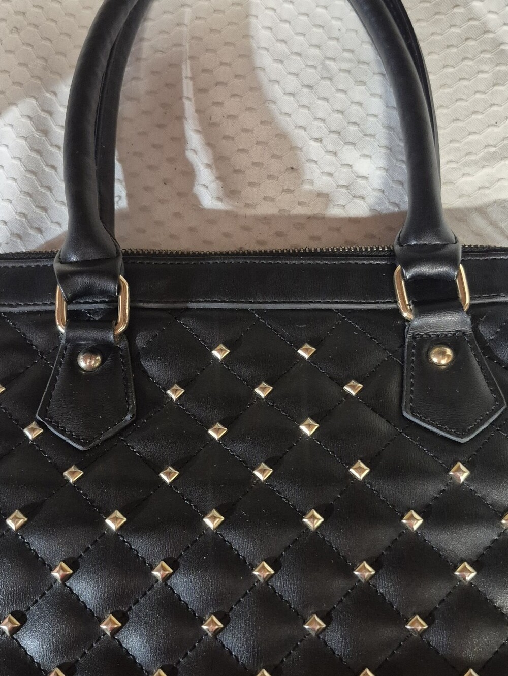 BEAUTIFUL Quilted Studded Bag - Picture 3 of 6